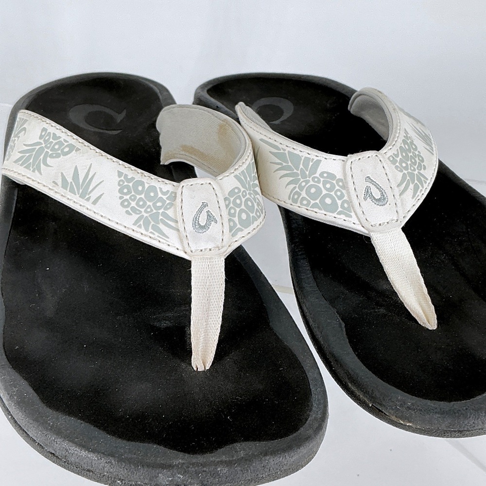OluKai Ohana Size 7 Flip Flops Sandals White Pineapple Straps Thongs - Picture 9 of 10